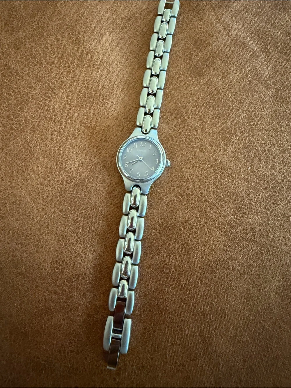 Vintage Lorus Women's Quartz Watch - Silver-Tone Link Bracelet, Dark Grey Dial